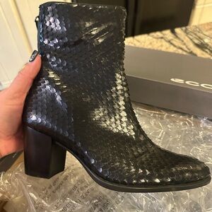 Ecco Women's Shiny Black Heeled Boots